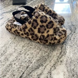 OLD NAVY LEOPARD PLATFORM SLIPPERS